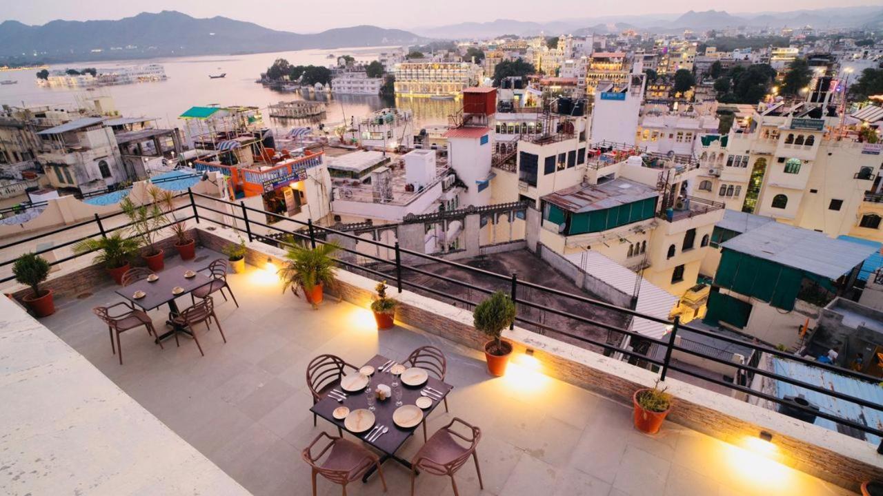 Hotel Lake Paradise Hotel Udaipur
